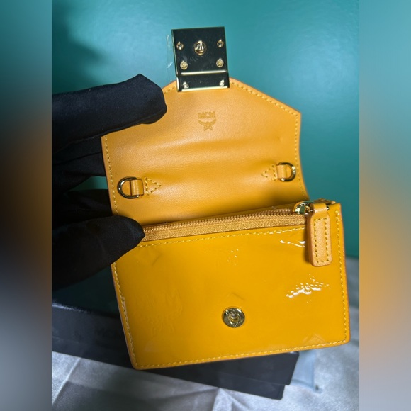 McM Wallet with Dust Bag, Box and Recipe - Picture 12 of 16